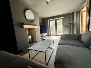 Lounge- click for photo gallery